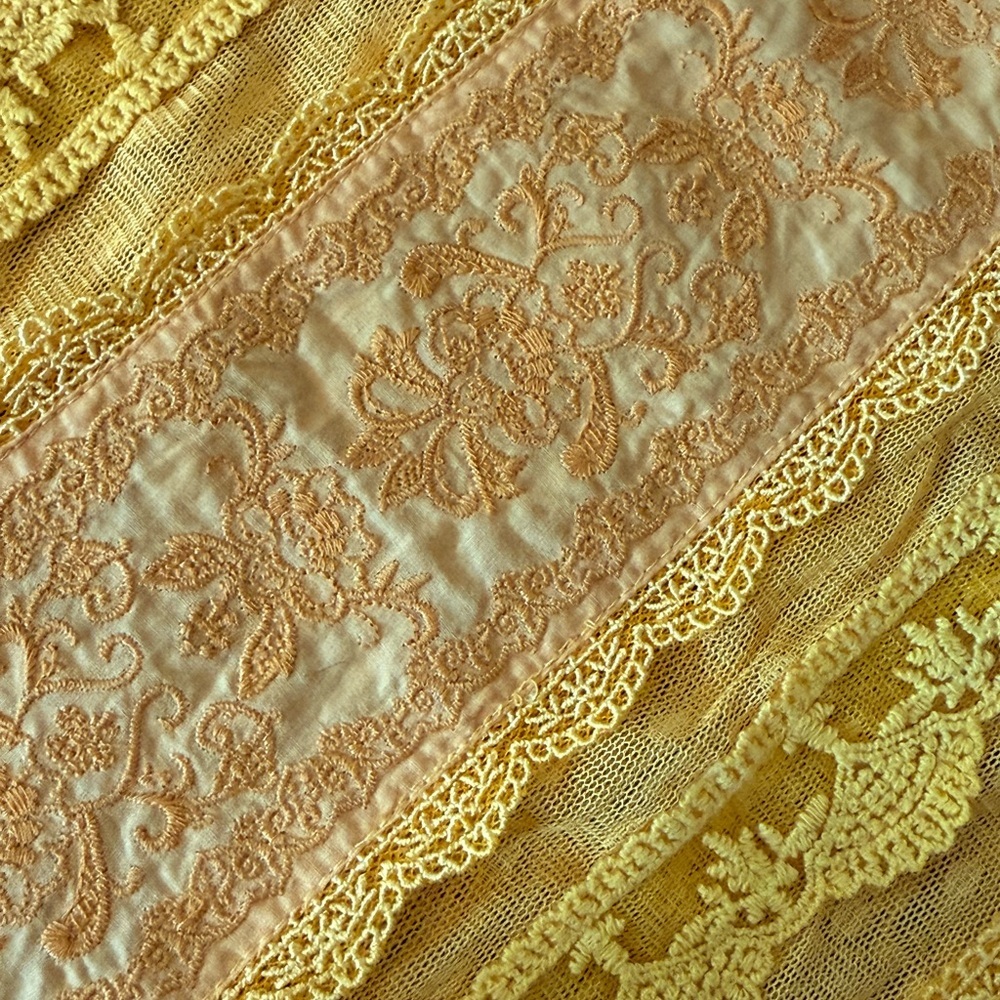 Flying Tomato Sheer Round Neck Yellow Gold Short Sleeve Lace Top Women’s Size S - Picture 8 of 8